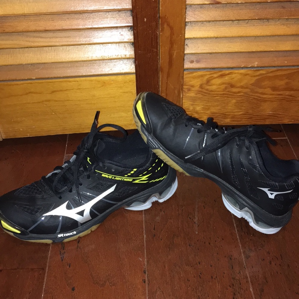 Volleyball shoes
